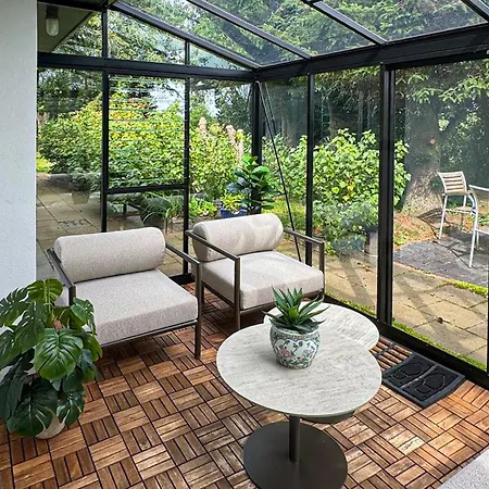 2 Bedroom Gorgeous In V *