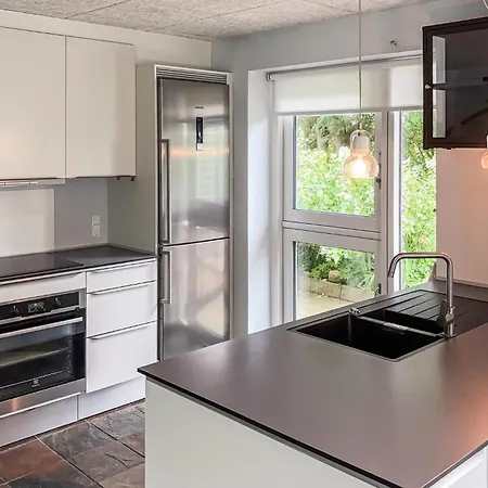 2 Bedroom Gorgeous In V Ferienhaus *